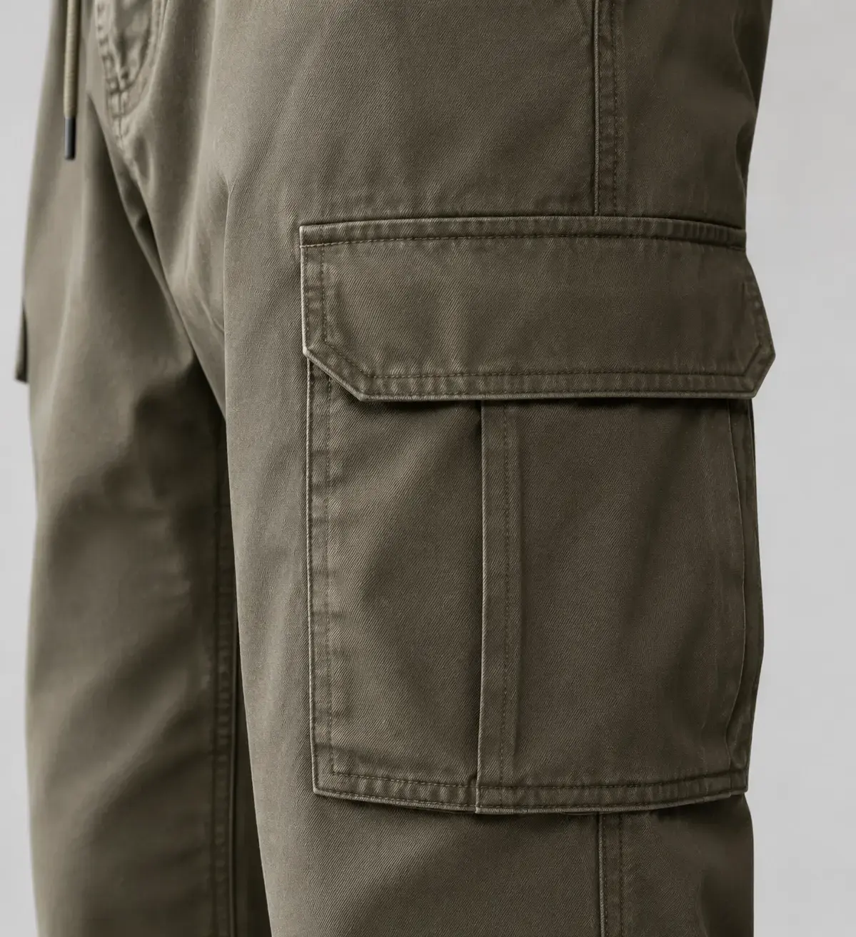 Cargo pocket construction detail for custom cargo pants